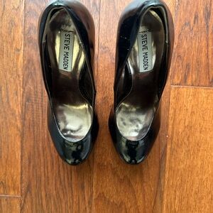 Steve Madden Black Patent Leather Pumps Size 7.5 – Classic Stiletto Heels